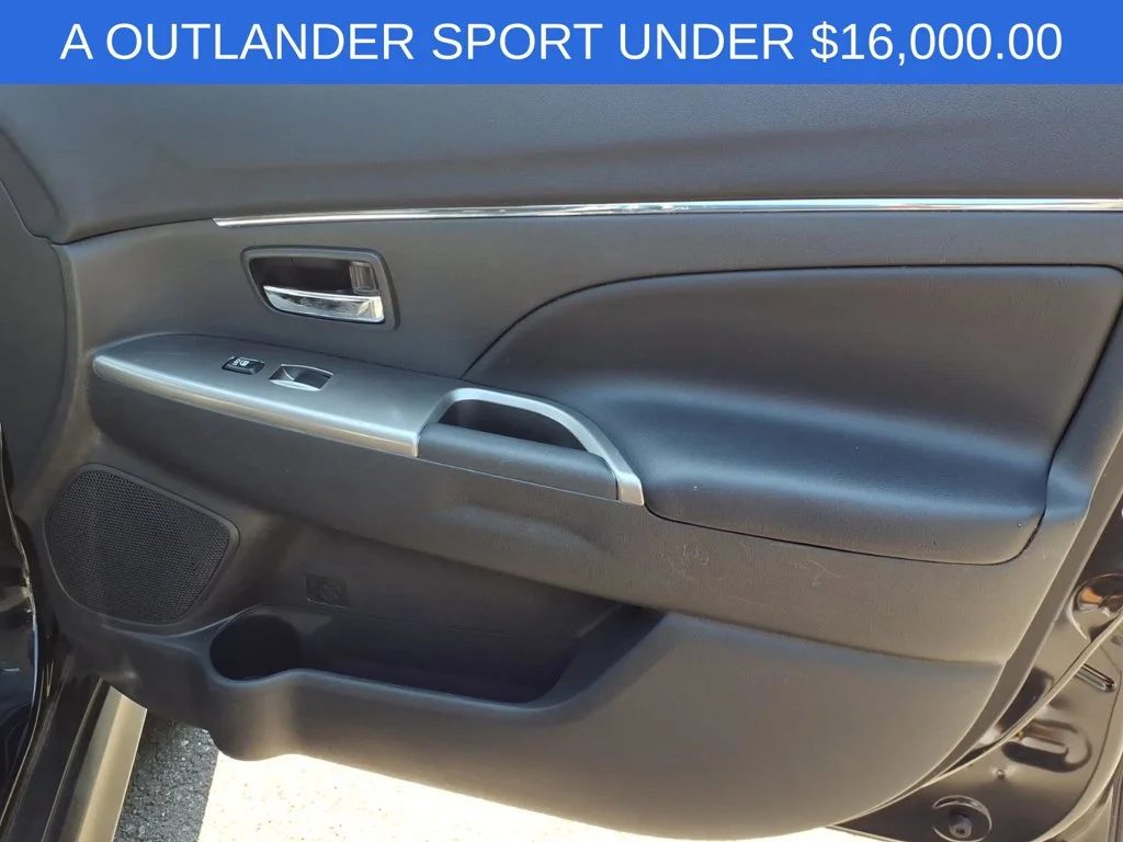 Used 2022 Black Mitsubishi 2.0 SE image 10