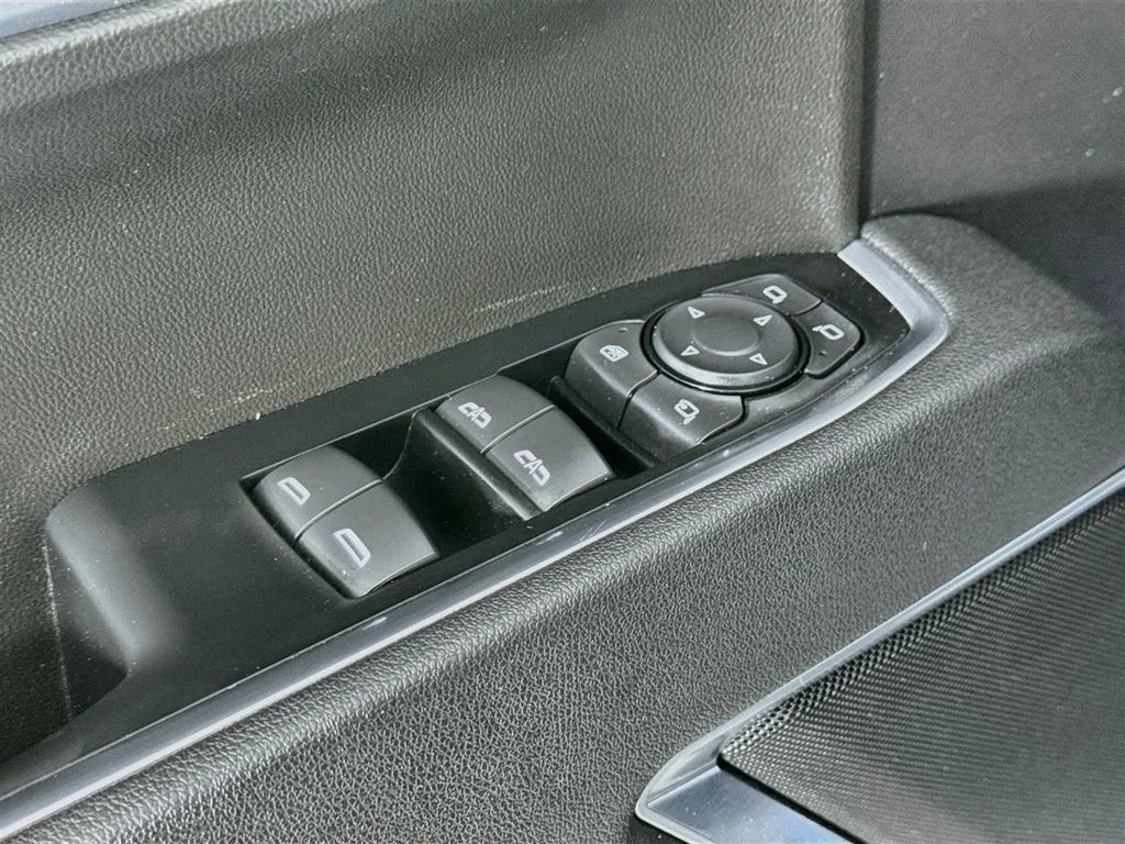Used 2025 Silver GMC SLT image 20