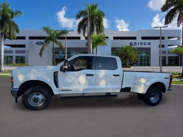 New 2027 Oxford White Ford F-350® XLT image 27