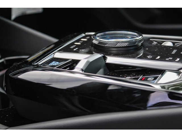 New 2026 Mineral White Metallic BMW eDrive40 image 22