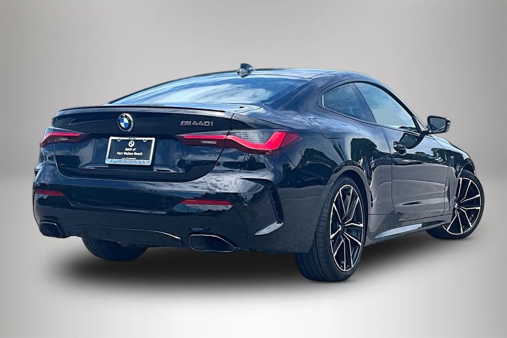 Used 2023 Black BMW M440i image 4