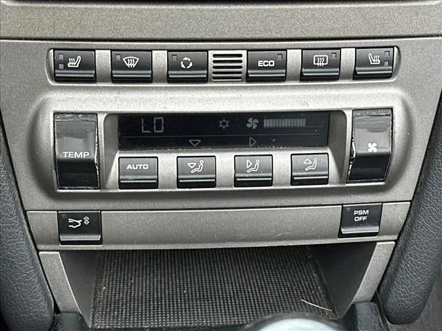 Used 2006  Porsche Carrera image 27
