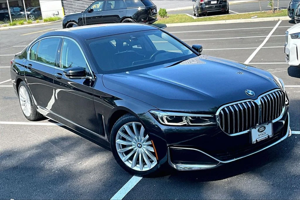 Used 2022 Black BMW 740i image 11