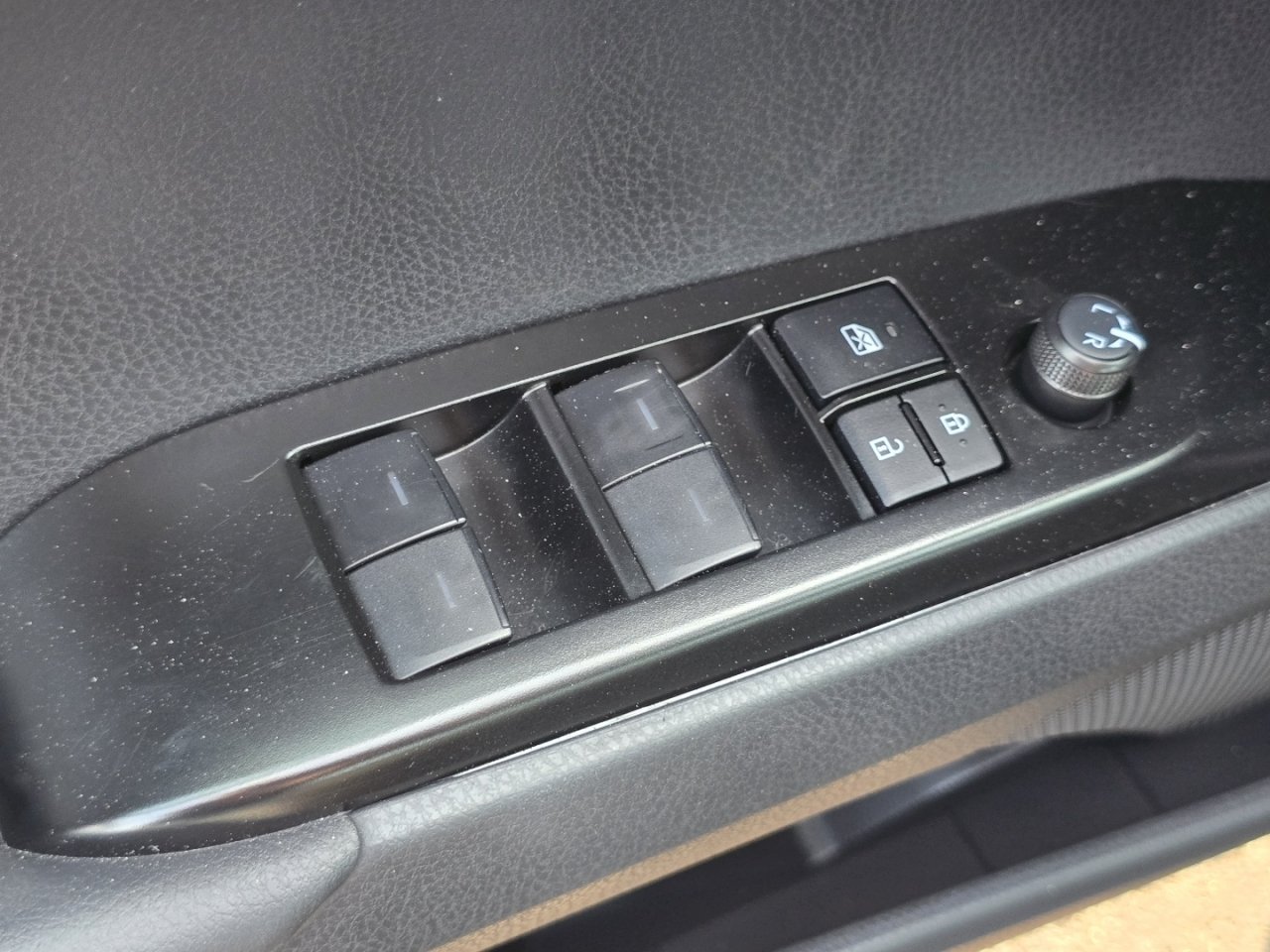 Used 2026  Toyota LE image 18