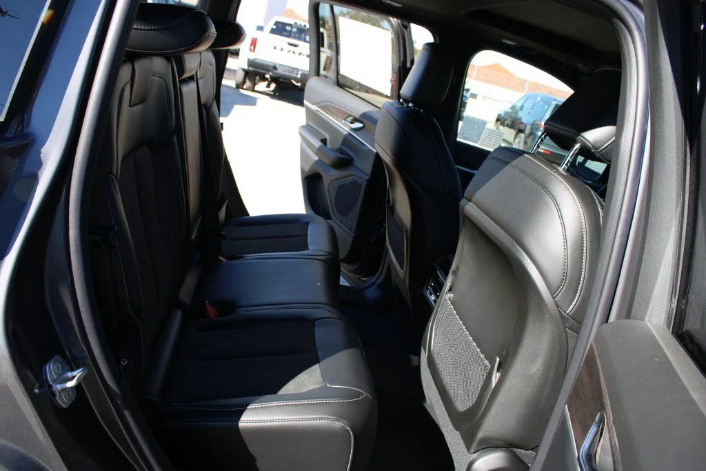 New 2026 Baltic Gray Metallic Clear-Coat Exterior Paint Jeep Laredo image 30