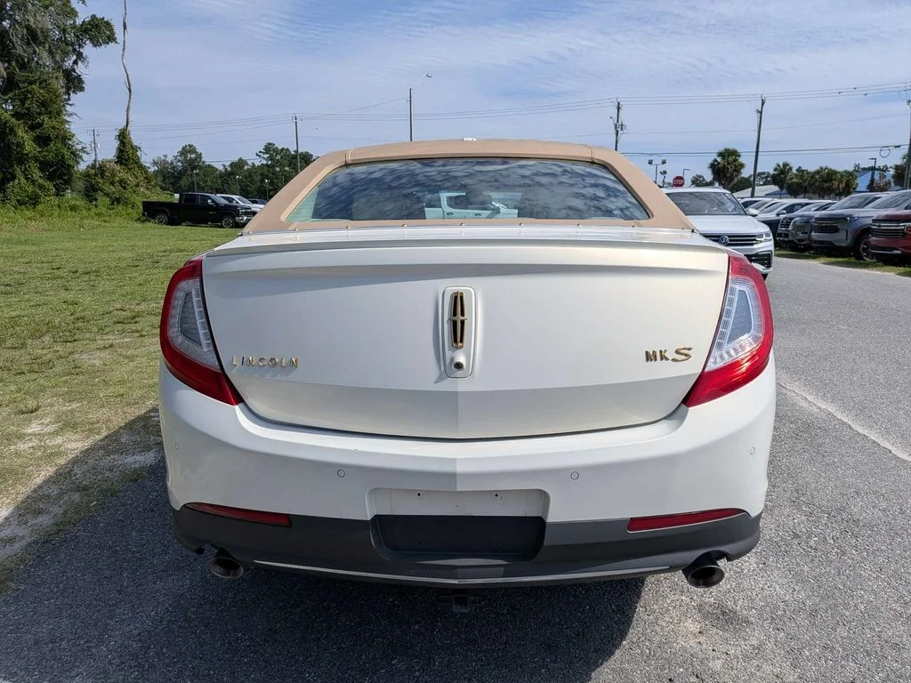 Used 2013 Beige Lincoln Base image 4