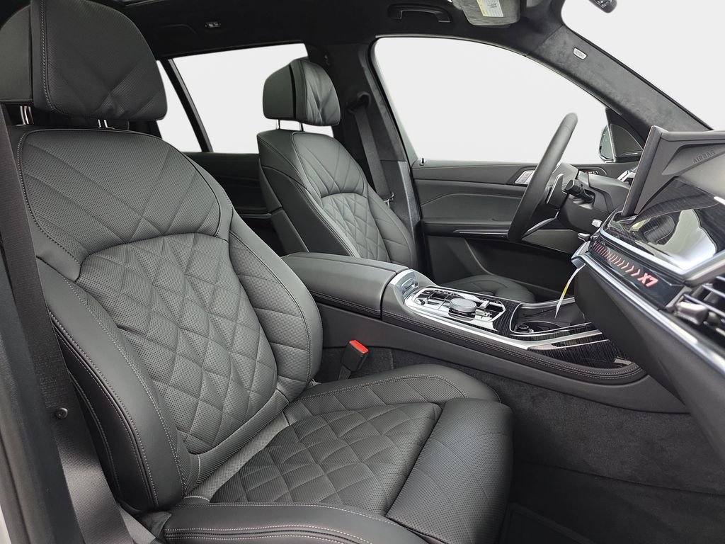New 2026 Mineral White Metallic BMW xDrive40i image 9