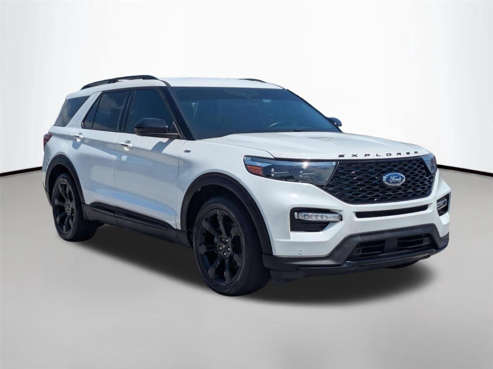 Used 2023 Star White Metallic Tri-Coat Ford ST-Line image 3