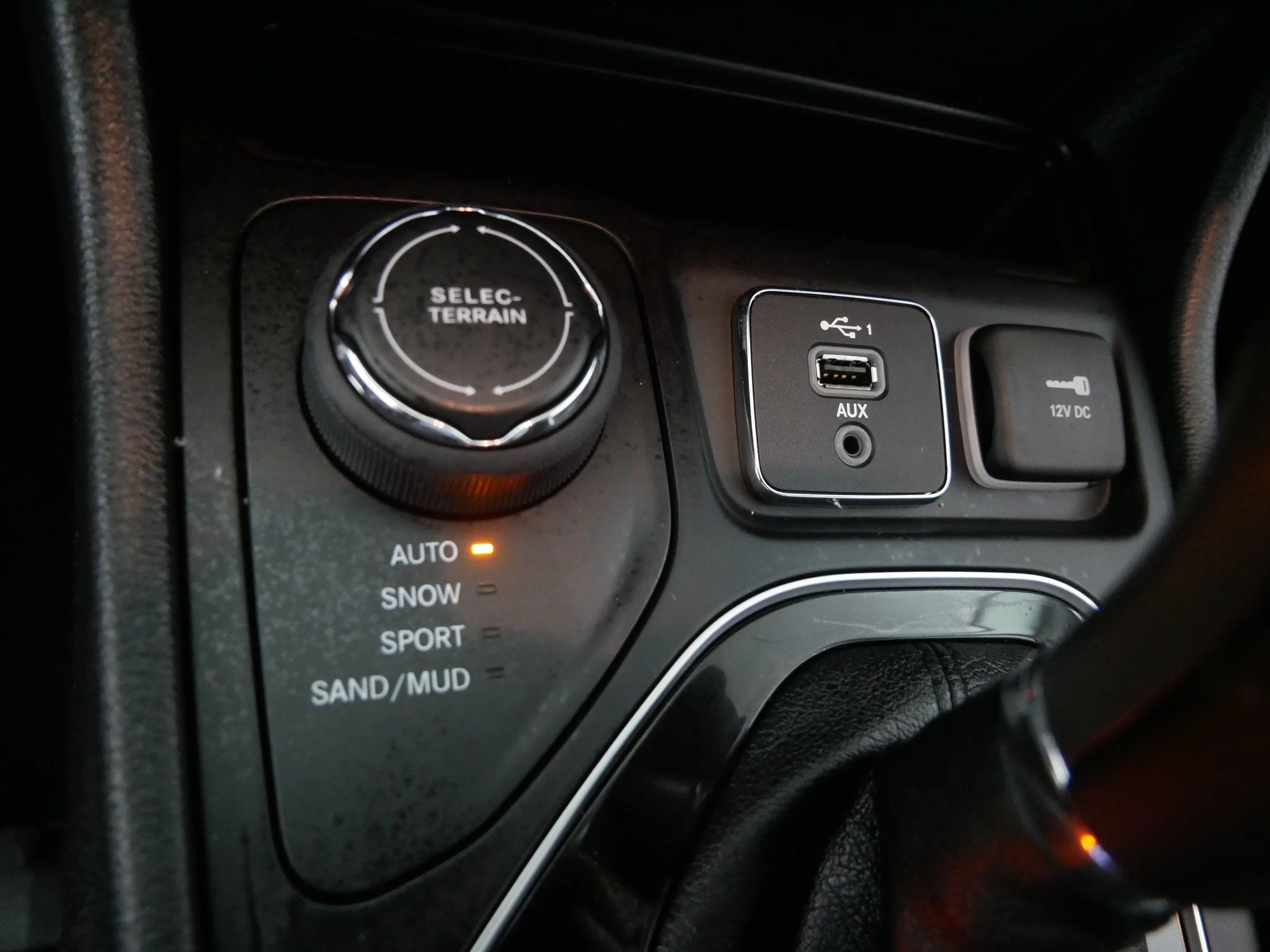 Used 2019 Bright White Clearcoat Jeep Limited image 29