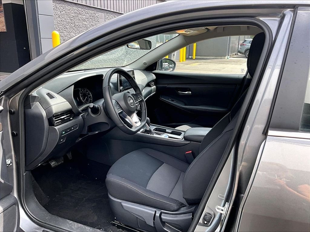 Used 2025 Gray Nissan SV image 7