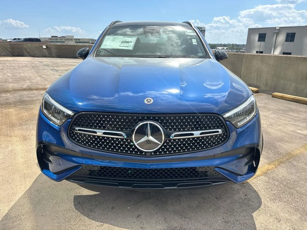 Used 2026 Blue Mercedes-Benz GLC 300 image 2