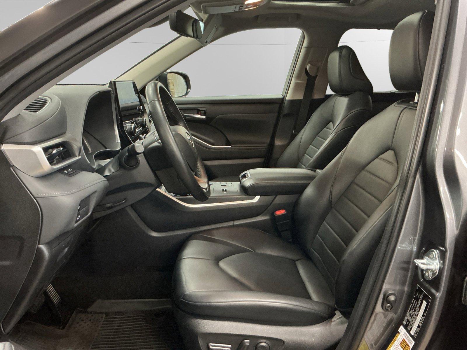 Used 2023 Gray Toyota Hybrid XLE image 9