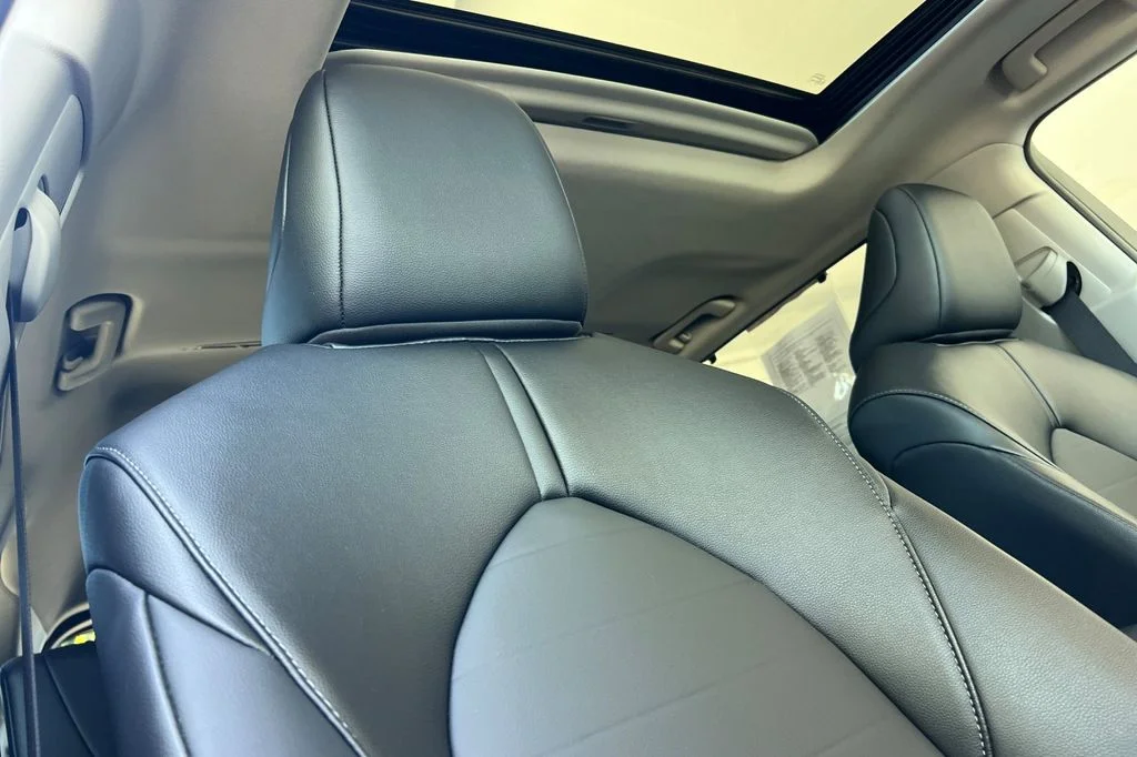 Used 2025  Toyota XLE image 22