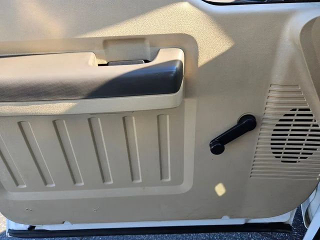 Used 2008 White Ford  image 34