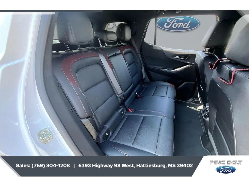Used 2025 Iridescent Pearl Tricoat Chevrolet FWD RS image 20