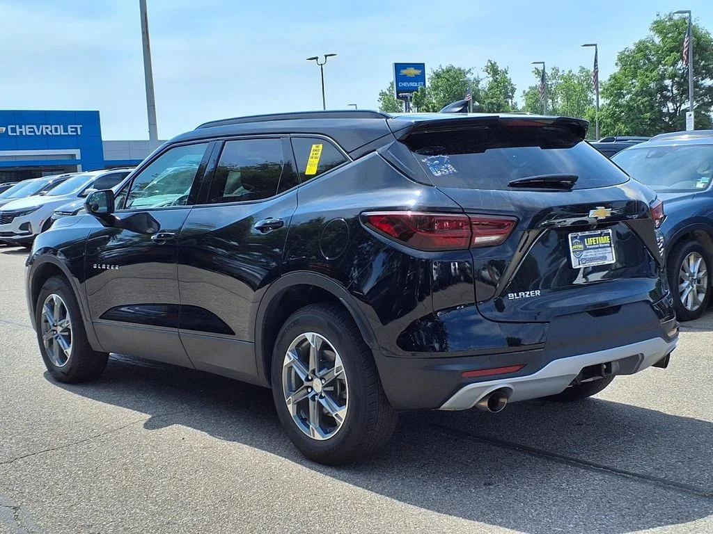 Used 2024 Black Chevrolet LT image 7