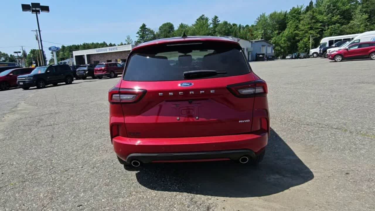 Used 2023 Rapid Red Metallic Tinted Clearcoat Ford ST-Line image 7