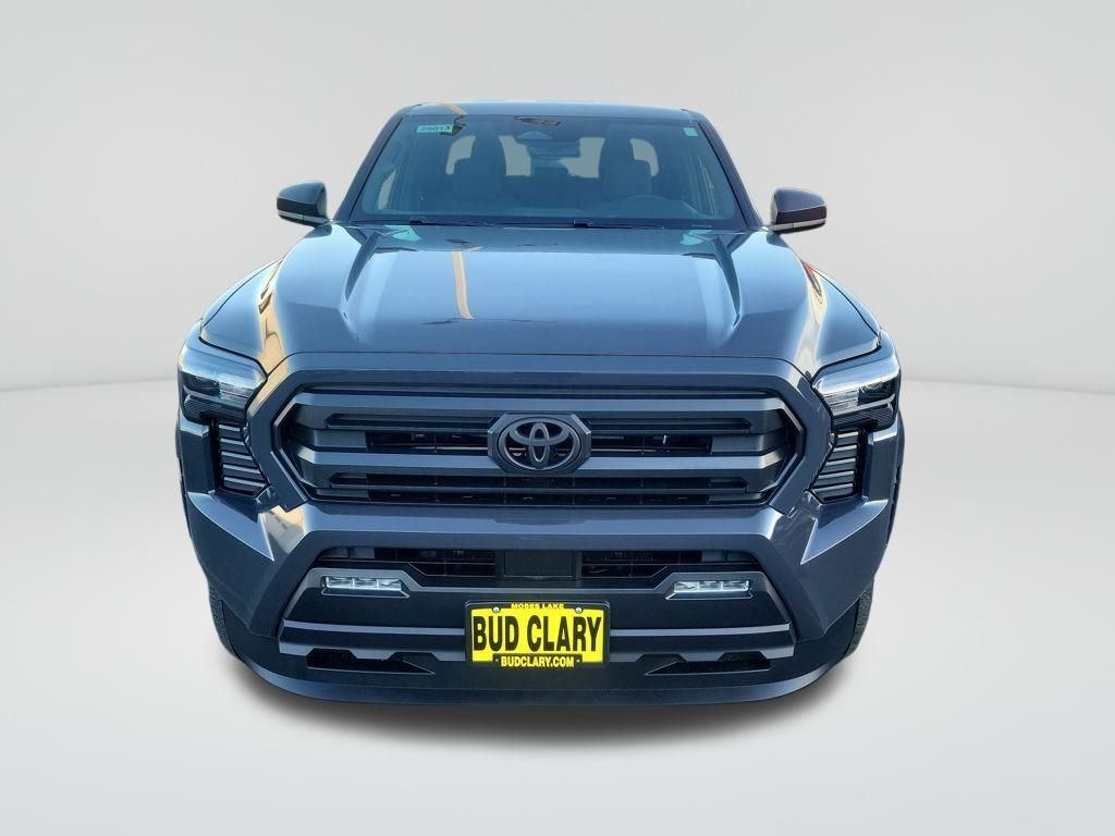 2025 Toyota Tacoma SR5 - Photo 9