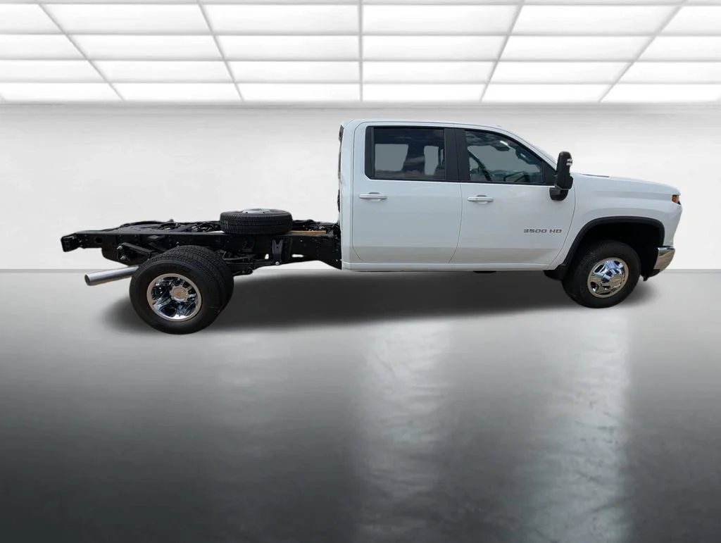 New 2026 Summit White Chevrolet LT image 28