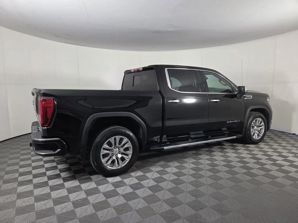 Used 2024 Onyx Black GMC Denali image 5