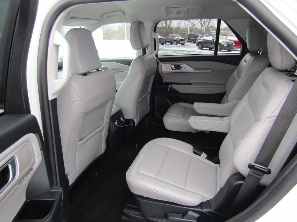 Used 2025 Star White Ford Active image 20