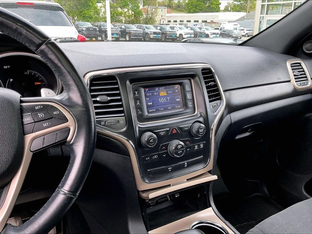 Used 2014 White/off-white Jeep Laredo image 18
