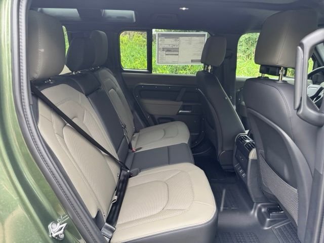 New 2026 Woolstone Green LAND ROVER X-Dynamic SE image 17