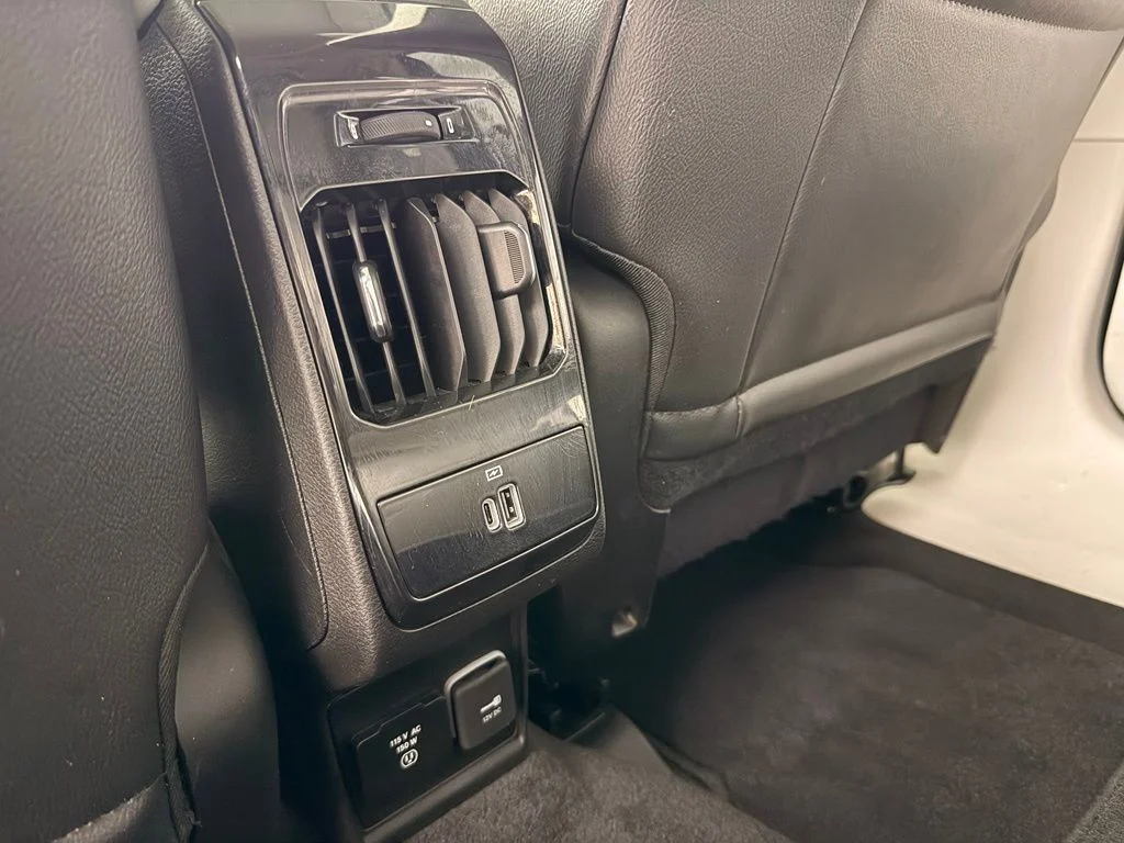 Used 2022 Black Jeep Latitude image 17