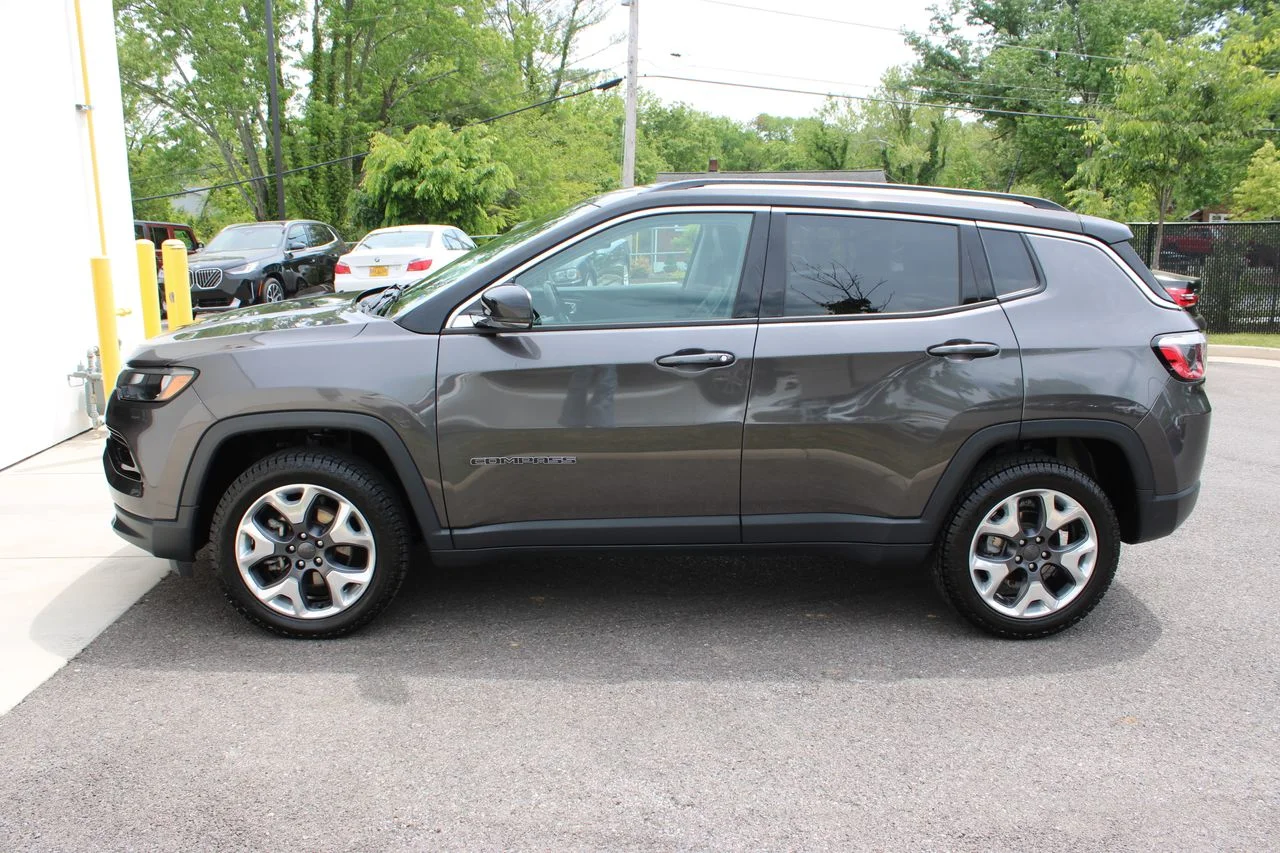 Used 2022 Gray Jeep Limited image 11