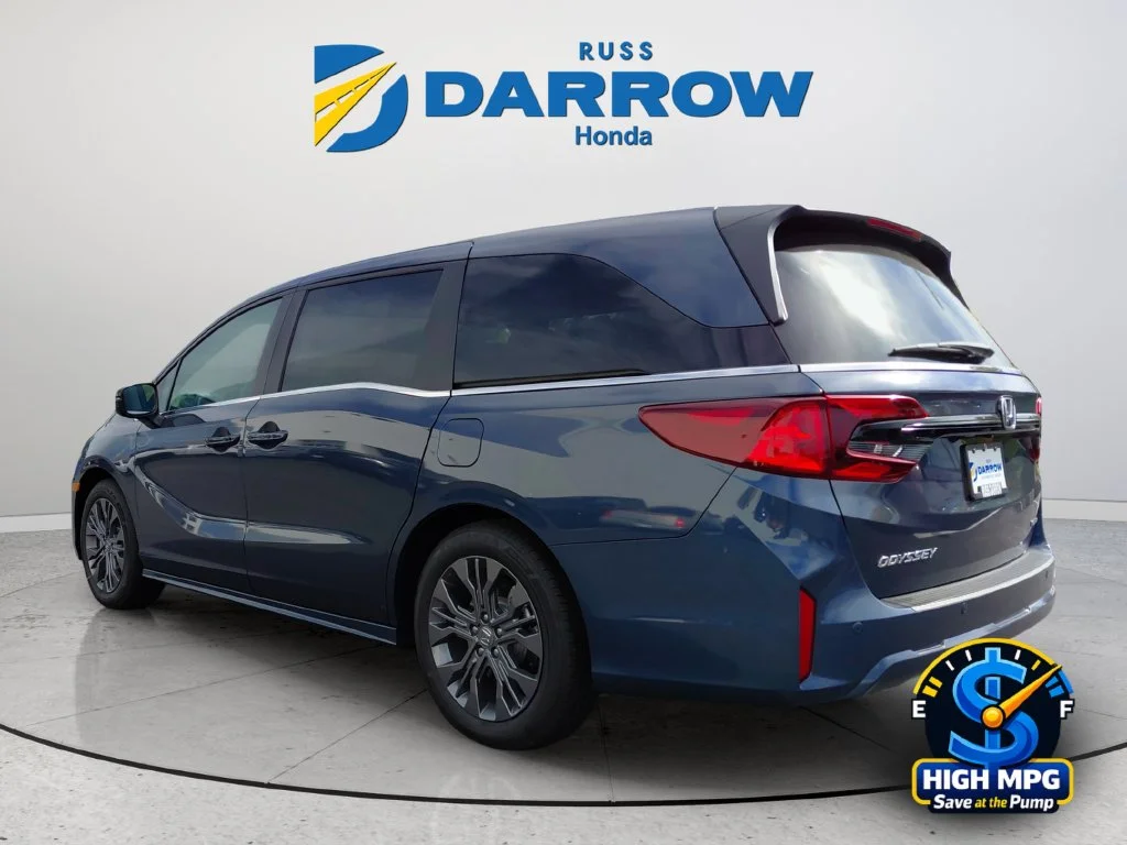 New 2027 Smoke Blue Pearl Honda Touring image 3