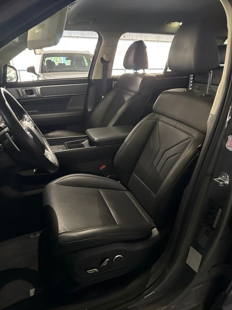 Used 2025 Gray Hyundai SEL image 5