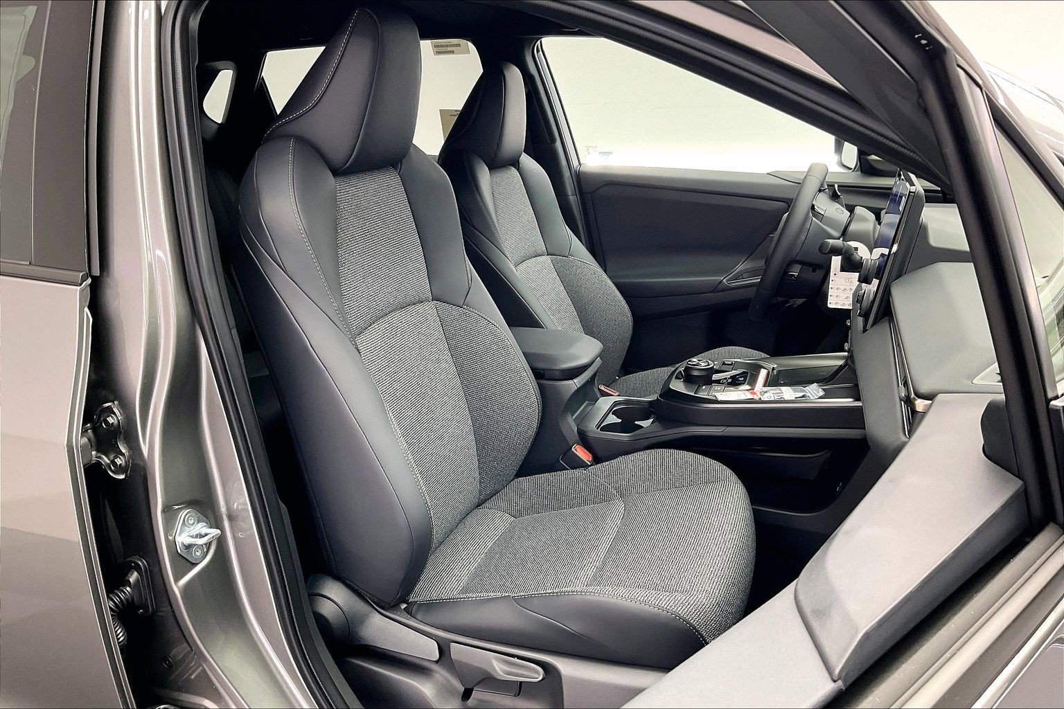 2026 Toyota bZ XLE - Photo 9