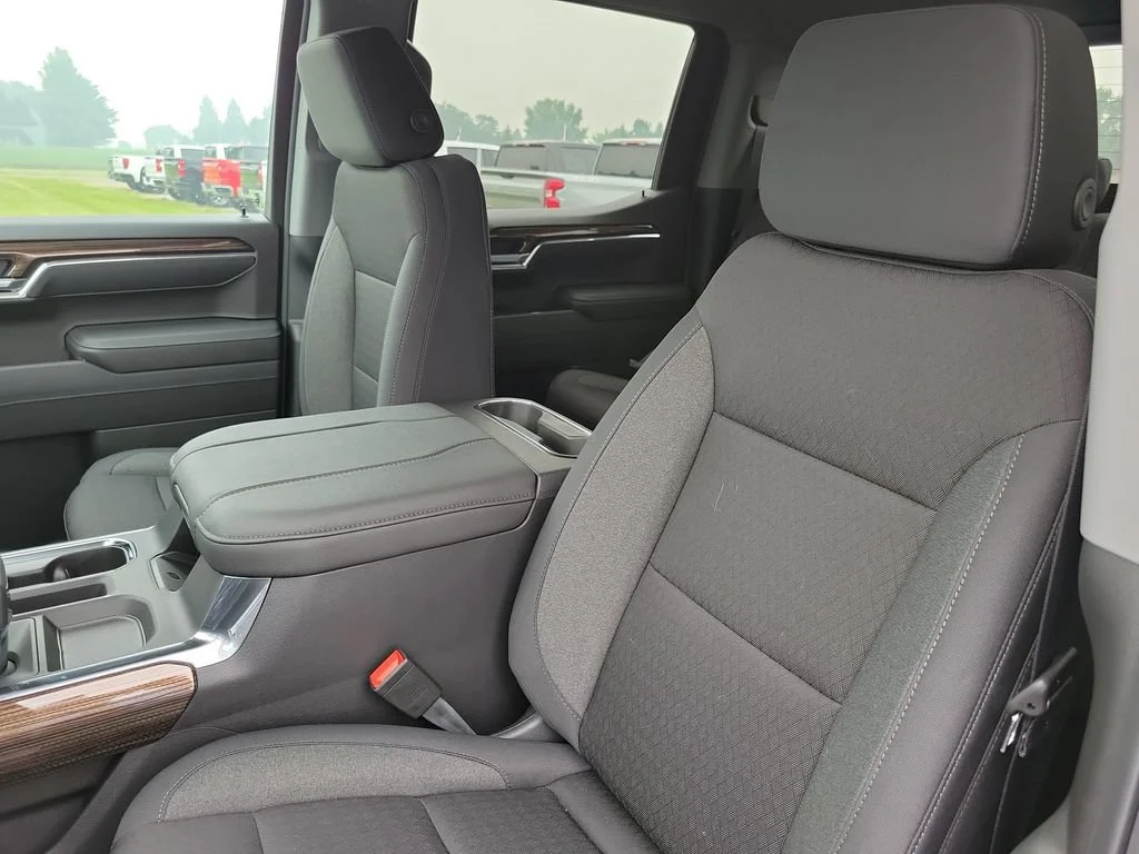 New 2026 Summit White Chevrolet LT Trail Boss image 5