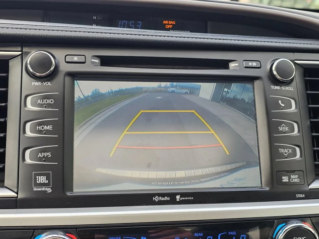 Used 2015  Toyota Limited image 34