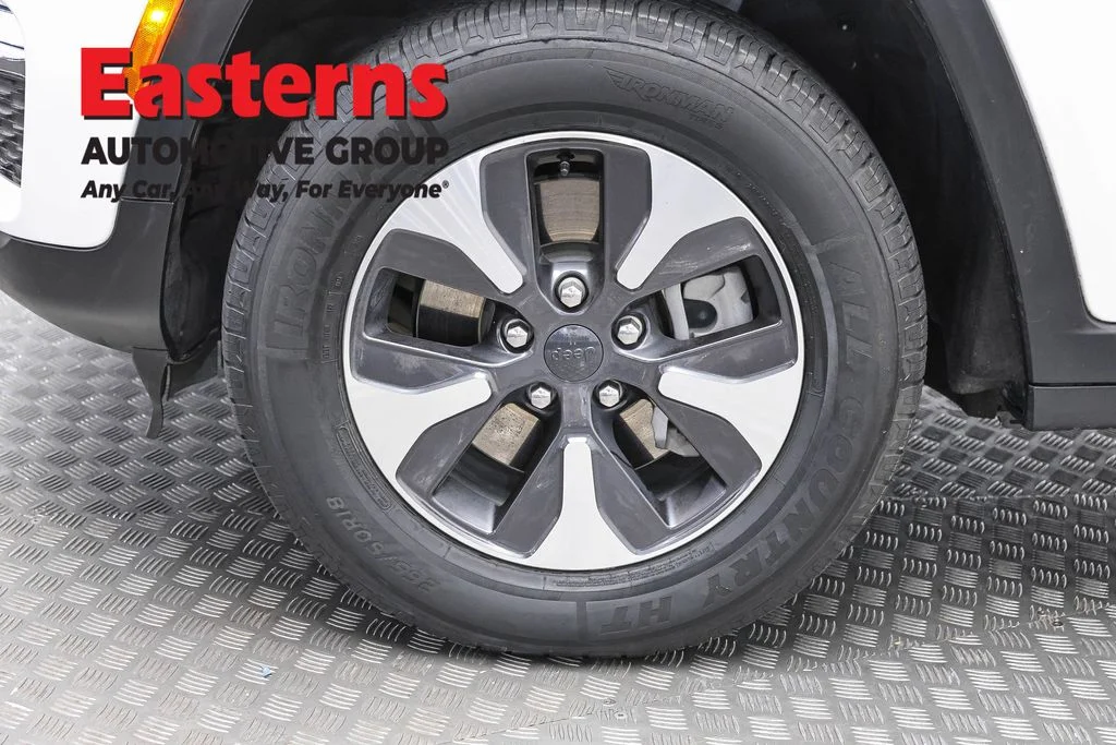 Used 2024 White Jeep 4xe image 35