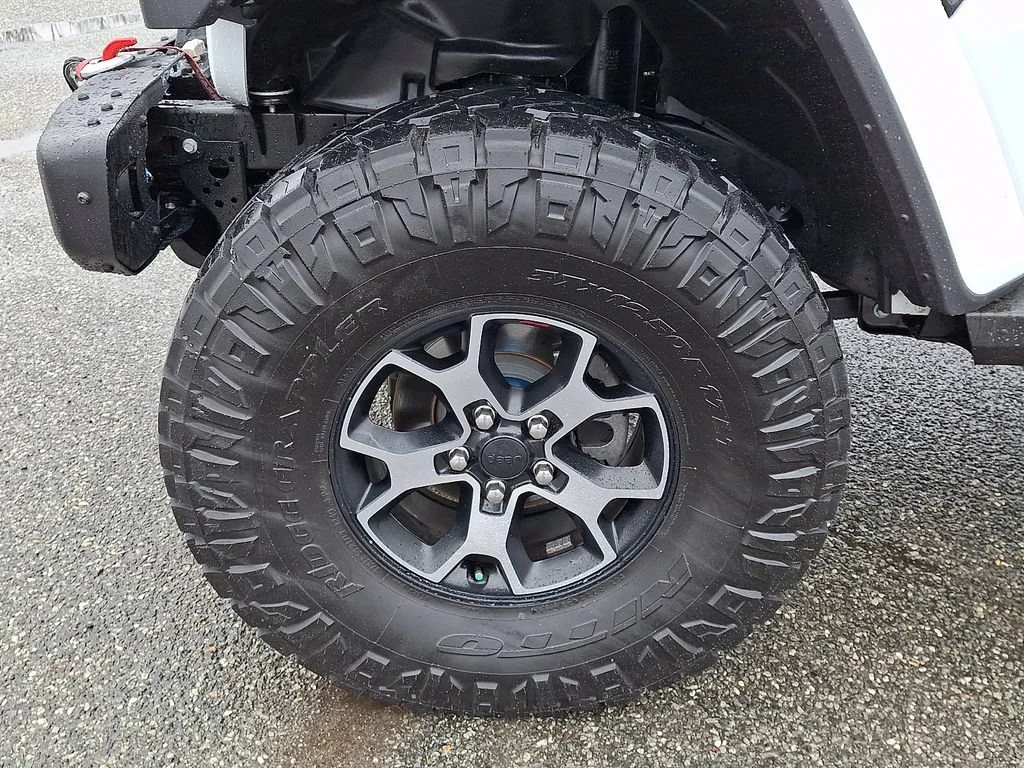 Used 2023 Bright White Clearcoat Jeep Rubicon image 29