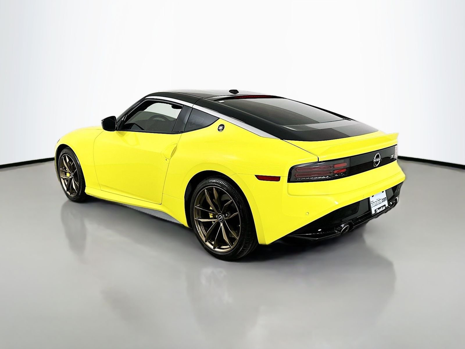Used 2023 Yellow Pearl Nissan Proto Spec image 5
