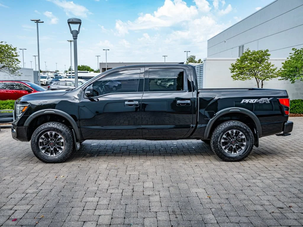 Used 2022 Super Black Nissan PRO-4X image 8