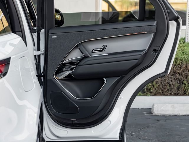 Used 2024 Fuji White Land Rover Dynamic SE image 26