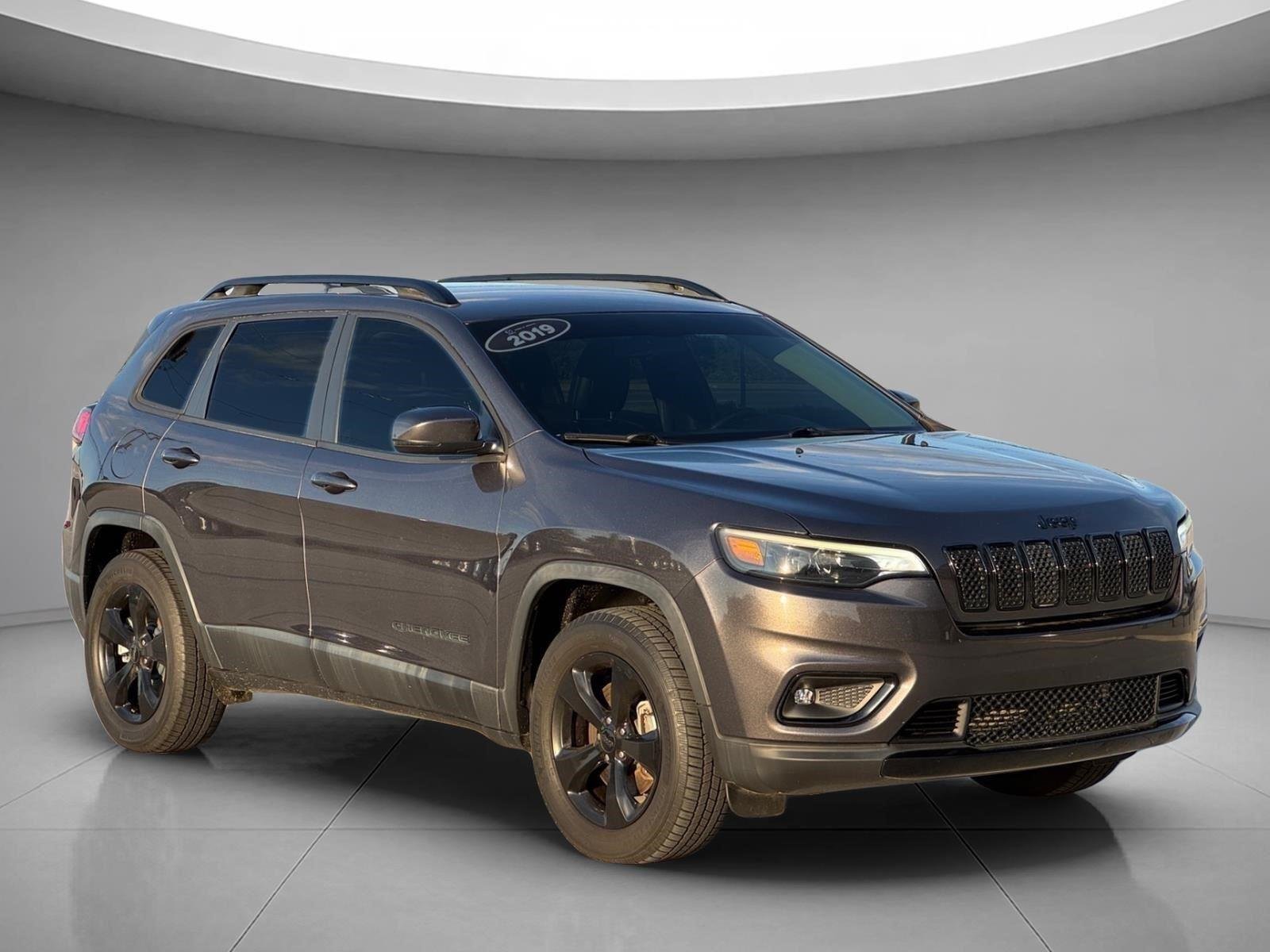 Used 2019 Sting-Gray Clearcoat Jeep Altitude image 7