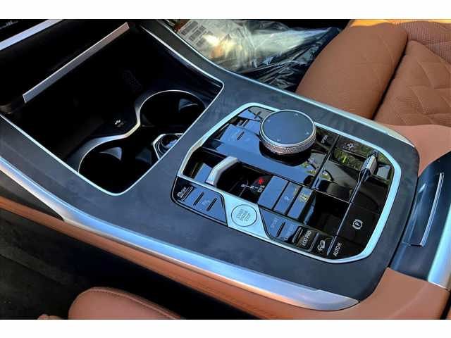 New 2026 Mineral White Metallic BMW xDrive40i image 7