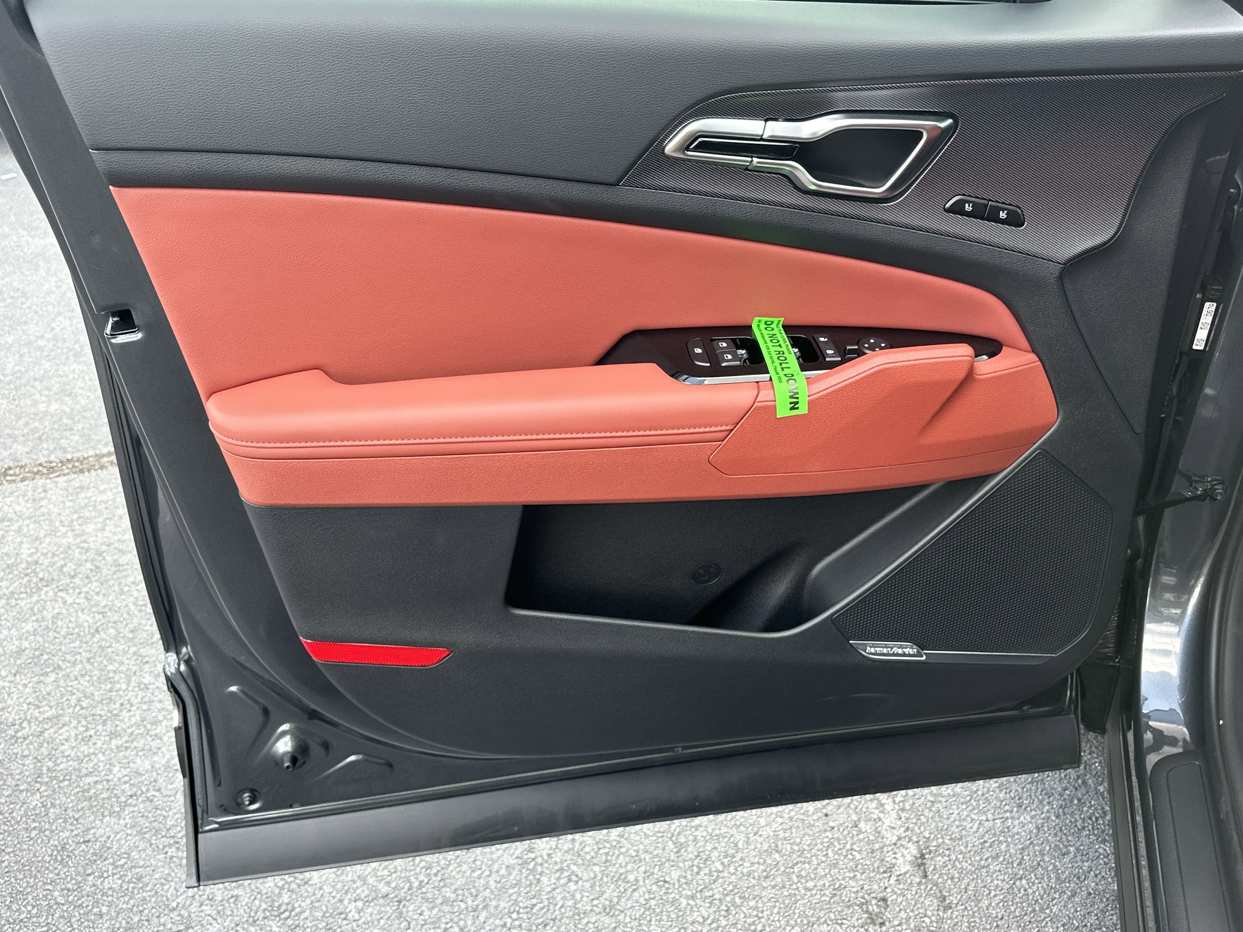 2025 Kia Sportage SX Prestige Hybrid - Photo 11
