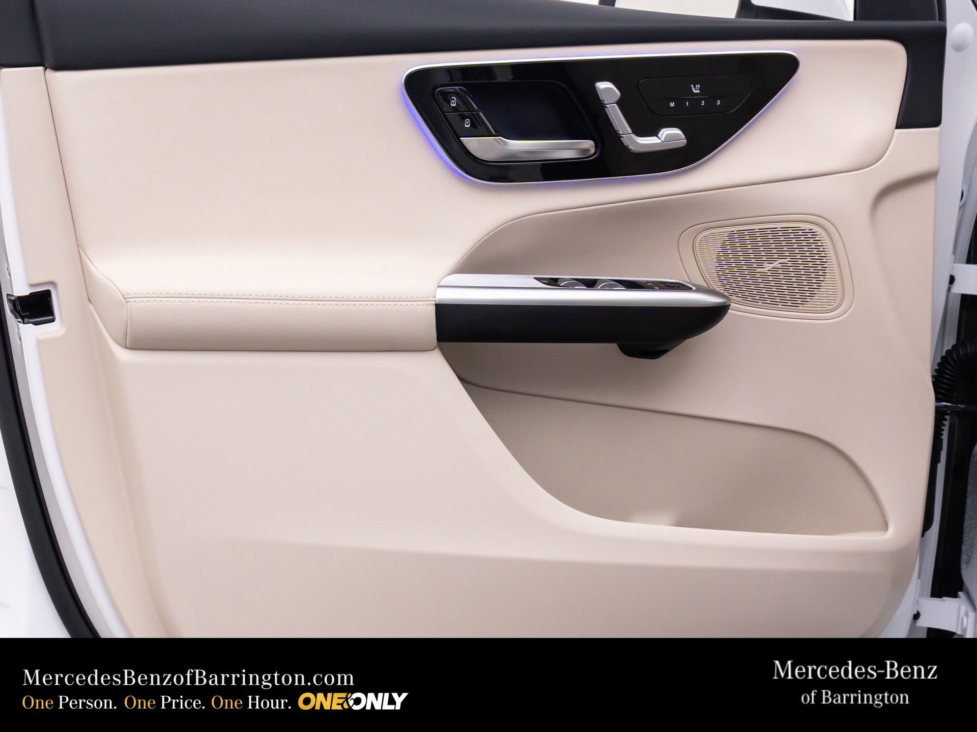 New 2026 MANUFAKTUR Moonlight White Metallic Mercedes-Benz GLC 300 image 54