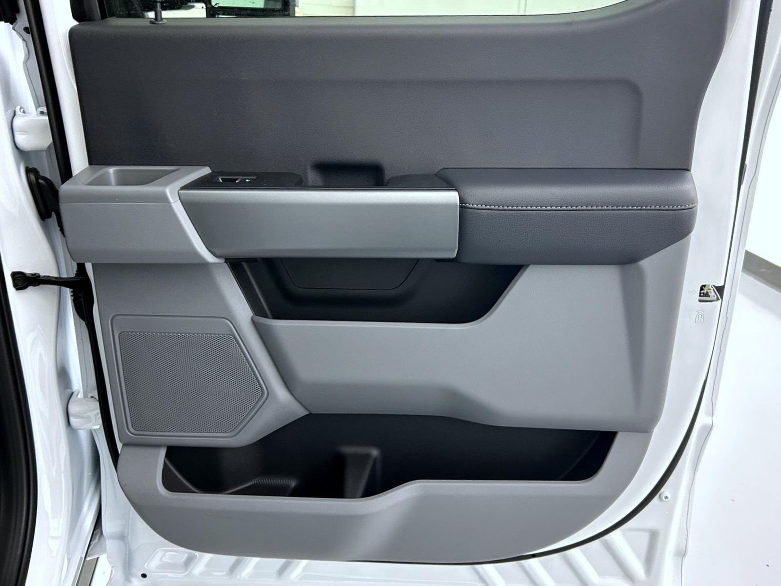 New 2026 Oxford White Ford XLT image 17
