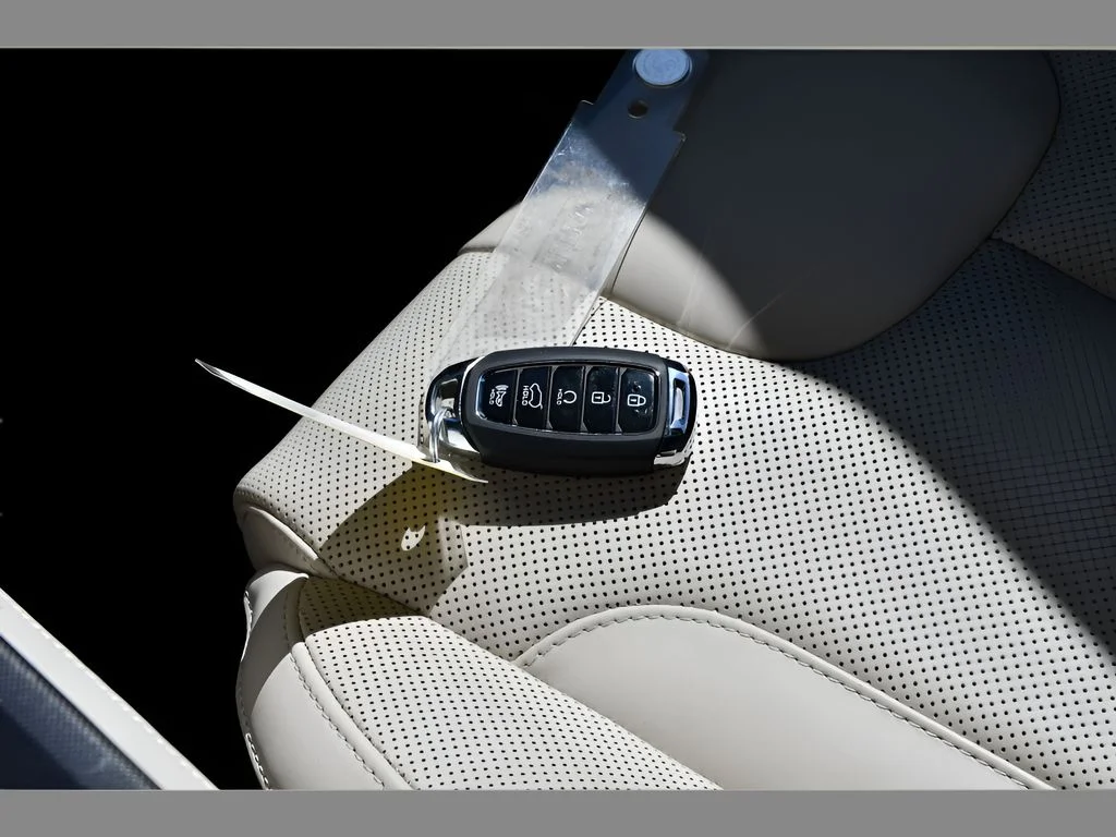 Used 2020 Hyper White Hyundai Limited image 39