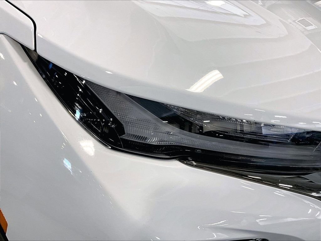 Used 2023 White Chevrolet RS image 34