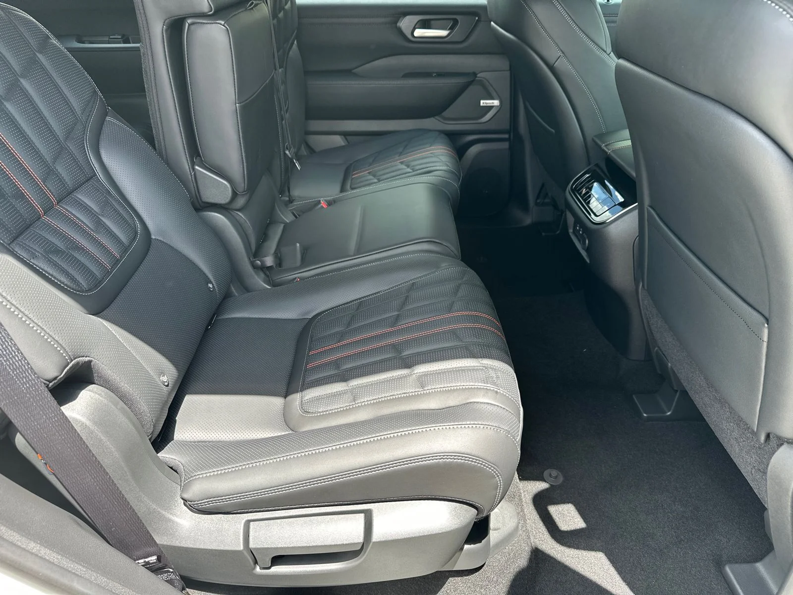 2025 Nissan Armada PRO-4X - Photo 15