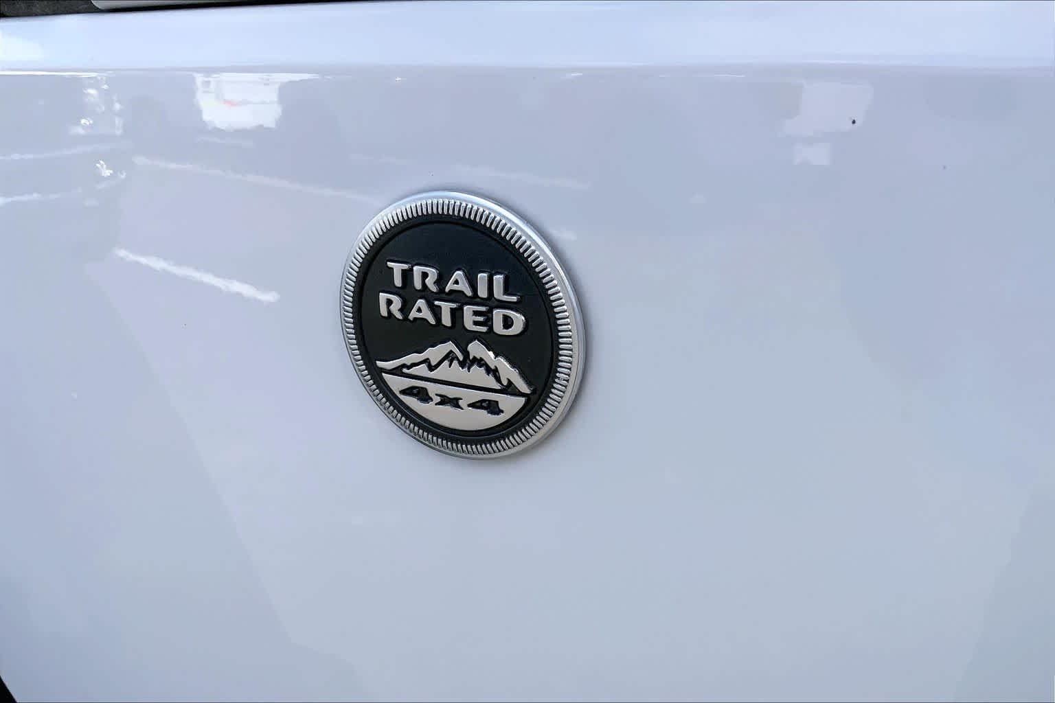 Used 2017 Bright White Clearcoat Jeep Sport image 10