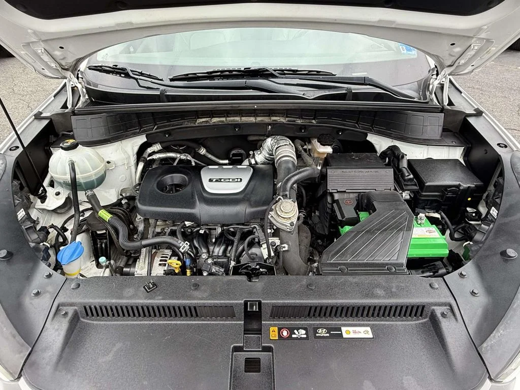 Used 2018 White Hyundai Value image 12