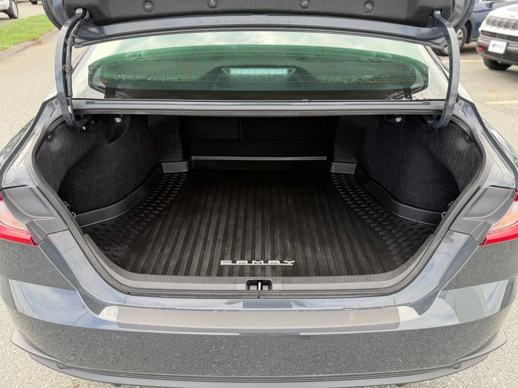 Used 2026  Toyota SE image 5
